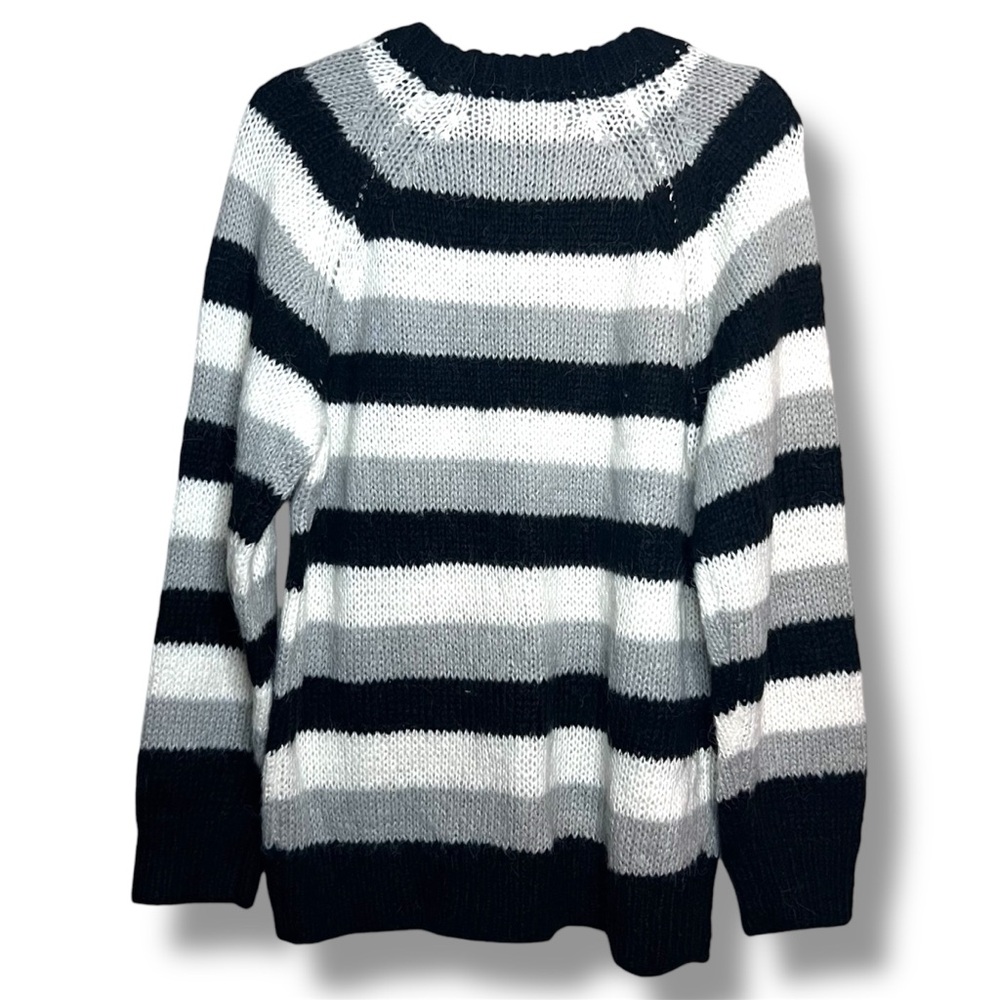Sanctuary women’s  “Picture This” striped sweater black & white Size: Medium - Picture 2 of 5